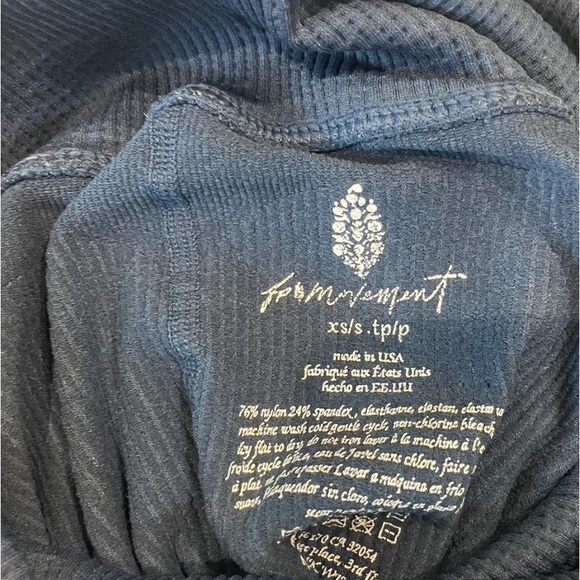 NWT-Free people movement - Picture 3 of 4